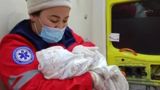 Из-за бурана медики приняли роды на трассе в Кызылординской области