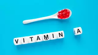 Чем опасен избыток и недостаток витамина А, объяснил врач