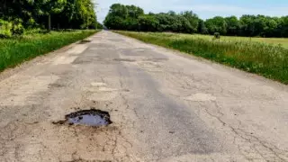 На дорогу, не видевшую ремонта 10 лет, пожаловался житель Рудного