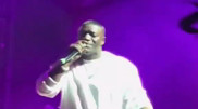 Фанатки закидали Akon нижним бельем в Астане