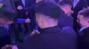 Тренера из Казахстана качали на свадьбе чемпиона мира в Узбекистане: видео