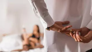 Сексолог развеял популярные мифы о полигамности мужчин