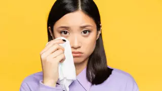 Стало известно, как на мужчин влияет запах женских слез