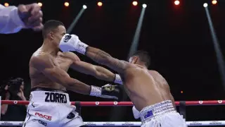 Нокаут в первом раунде выявил победителя в бою боксеров-тяжеловесов