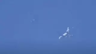 НЛО заметили рядом с идущим на посадку самолетом Джо Байдена