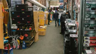 "Все равно что отдать деньги мошенникам": министр о махинациях на "рынке Анипы Назарбаевой"