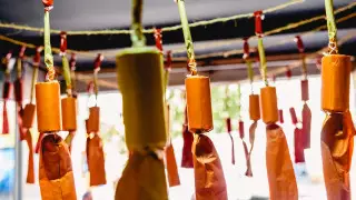 Парней, запускавших фейерверки из автомобиля, наказали в Шымкенте