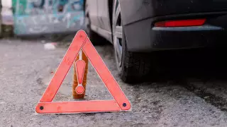 "Отбросило на встречку": два грузовика сбили сотрудника транспортной инспекции в Актобе