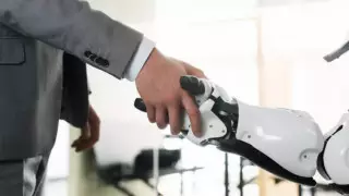 Робот напал на инженера завода Tesla в США