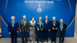 Состоялось торжественное награждение званием "Почетный гражданин области Абай"