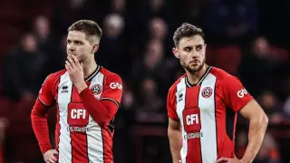 Безумное невезение: клуб АПЛ дважды забил в свои ворота и вошел в историю