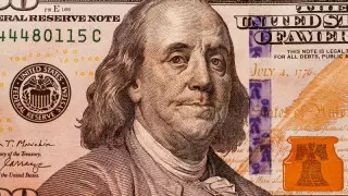 Сколько стоят доллар, евро и рубль в обменниках 31 декабря