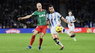 Гол на 96-й минуте решил исход матча с пенальти и удалением вратаря в Испании