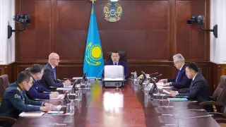 Задержка 100 авиарейсов, закрытие 100 дорог: Смаилов собрал совещание