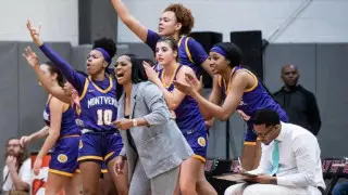 Тренера уволили за "неподобающие" наряды: фанаты нашли ей новую работу