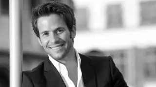 Голливудский актер с двумя дочерьми погиб в авиакатастрофе