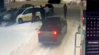 "Протащил на капоте 200 метров": бизнесмену и рабочим выписан штраф