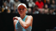 Елена Рыбакина разгромила Арину Соболенко и выиграла трофей в Австралии