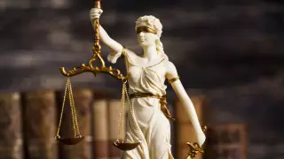 Осужденный 10 лет назад казахстанский чиновник добился оправдания и восстановления в должности