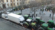 Сотни тракторов перекрыли дороги в Германии