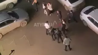 Подростки устроили групповую драку в одном из дворов в Атырау