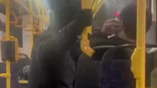 Конфликт пассажира с иностранцами в автобусе засняли в Алматы