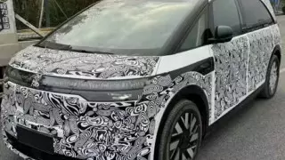 Бюджетный минивэн Zeekr 008 показали на "шпионских" фото