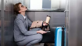 Что делать, если вы застряли в лифте. Советы специалиста