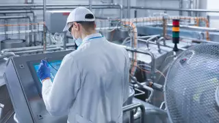 Кому в Казахстане предлагают самые высокие зарплаты