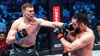 У казахстанца "украли победу" в скандальном поединке с экс-бойцом UFC