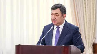 Бывший министр попросил переписать школьные учебники