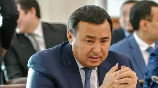 Экс-главу НПП Аблая Мырзахметова доставили в суд