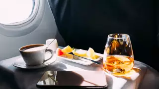 Туристам посоветовали отказаться от пищи за 16 часов до вылета