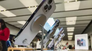 Почему люди стали чаще покупать дорогие смартфоны, объяснили аналитики