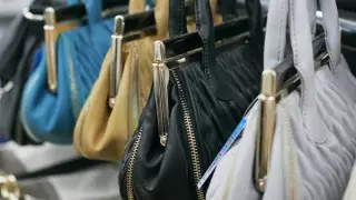 Туристка купила в Таиланде люксовую сумку за 18 миллионов тенге и сильно пожалела