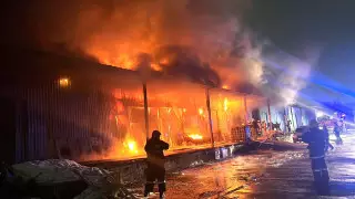 Крупный пожар ликвидировали на складе в Алматы