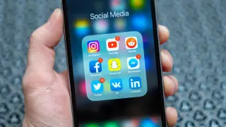 Прописные буквы и пунктуация. Что еще выдает ваш возраст в переписке