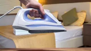 Почему не стоит использовать утюг в отеле, рассказал опытный путешественник