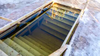 Крещенские купания: чем может быть опасно погружение в прорубь