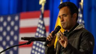 "Любимчик Маска" вышел из президентской гонки в США и поддержал Трампа