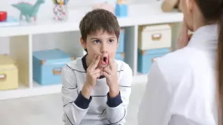 "Әлі ерте, еркелік қой". Логопед бала тілінің кеш шығуына не себеп болатынын айтты