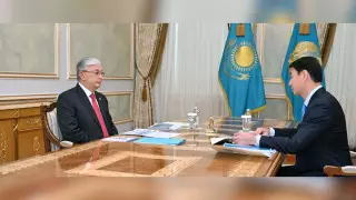 Токаев принял акима Туркестанской области
