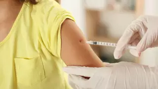 170 тысяч девочек: министра спросили о новой кампании по вакцинации