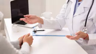 Минздрав предлагает акиматам оплачивать медстраховку неработающим гражданам