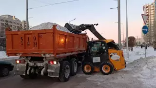 Более 2 500 рабочих убирают снег в Астане