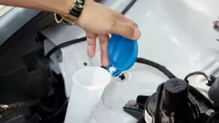 Почему не стоит добавлять соль в бачок омывателя авто