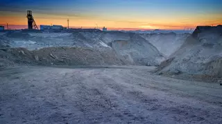 Автобус с людьми ушел под землю: 17-й день поисков