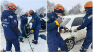 Трех человек зажало в автомобиле из-за ДТП в Алматинской области