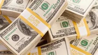 Курс доллара упал ниже 450 тенге