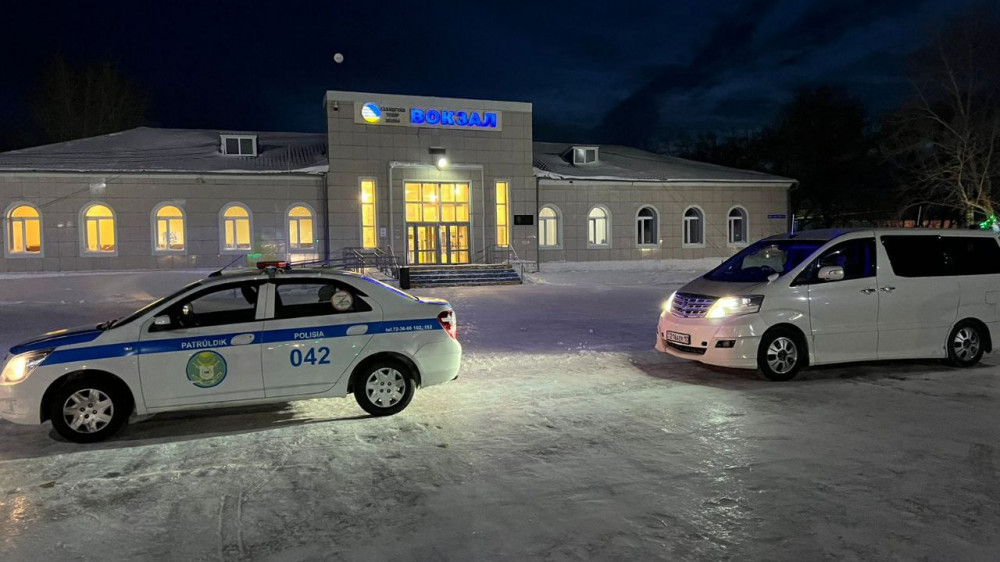 Таксист вез пассажиров под наркотиками в Акмолинской области